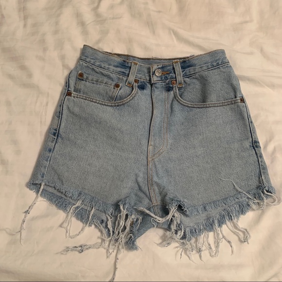 VINTAGE LEVI SHORTS - Picture 1 of 3